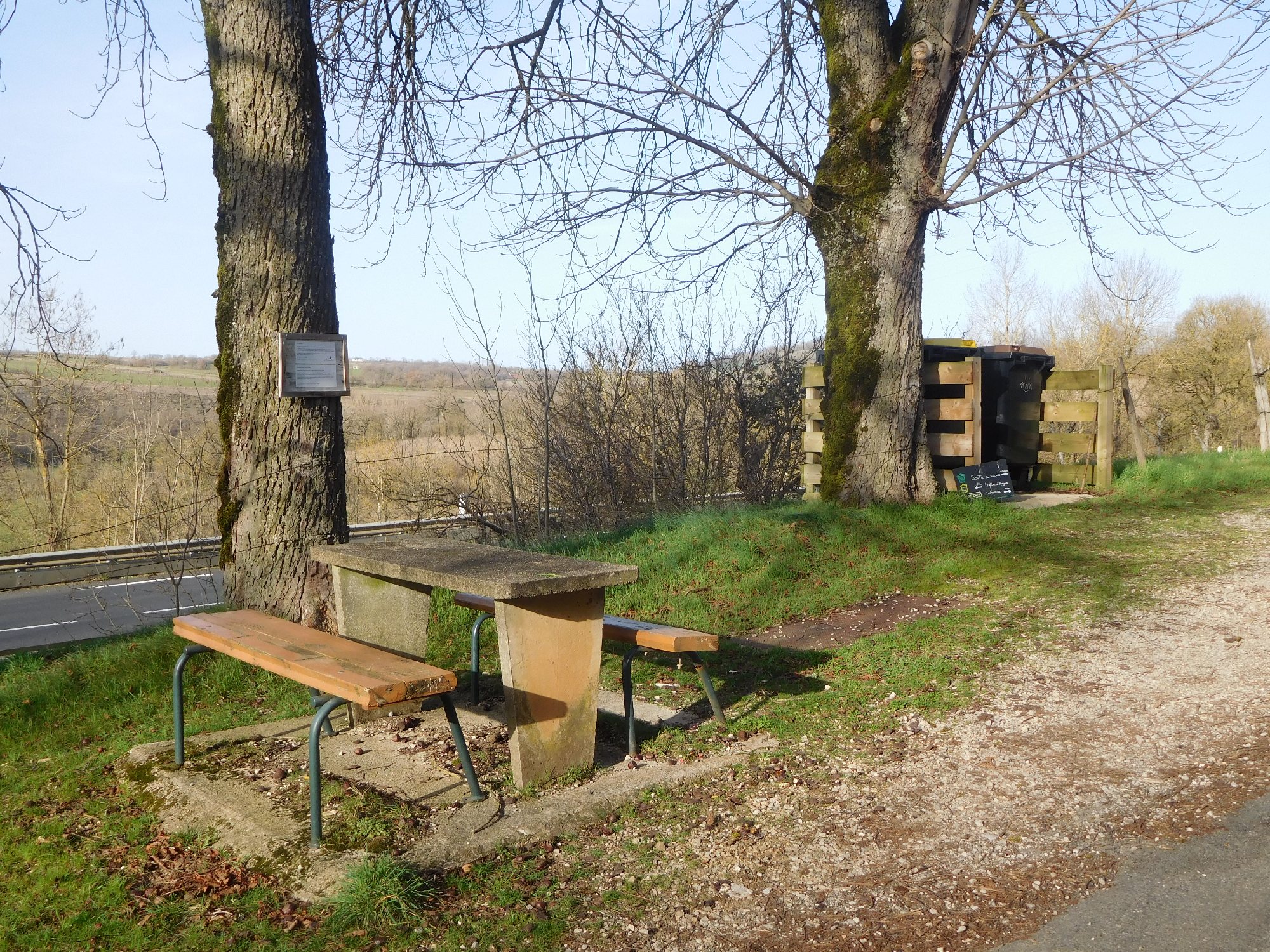 Aire de Pique-nique - St Amans de Varès, Office de Tourisme des Causses à l'Aubrac