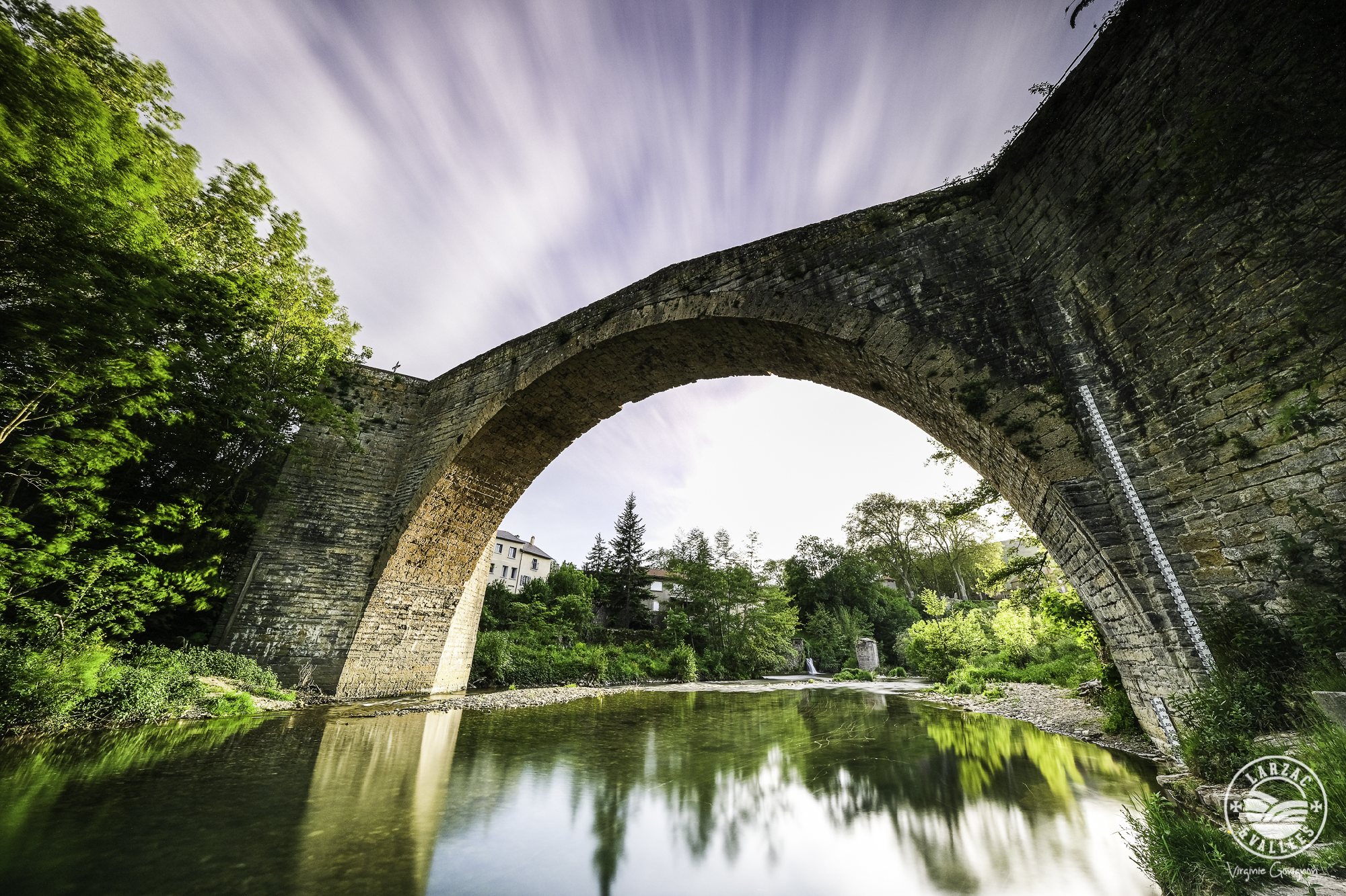 Se rafraichir sous le pont de Nant, OFFICE DE TOURISME LARZAC VALLEES