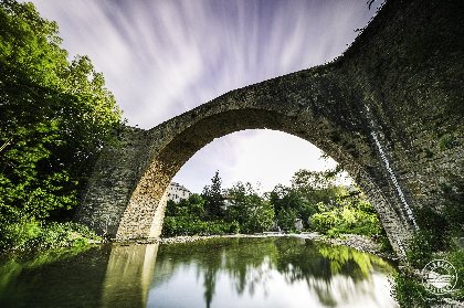 Se rafraichir sous le pont de Nant, OFFICE DE TOURISME LARZAC VALLEES