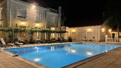 Piscine de nuit, Logis Vélès