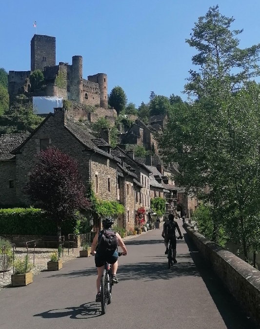 Circuit routes et chemins autour de Belcastel