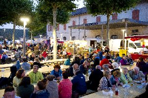 Marché nocturne des Fermiers de l'Aveyron à Sévérac-le-Château le 16 août au château