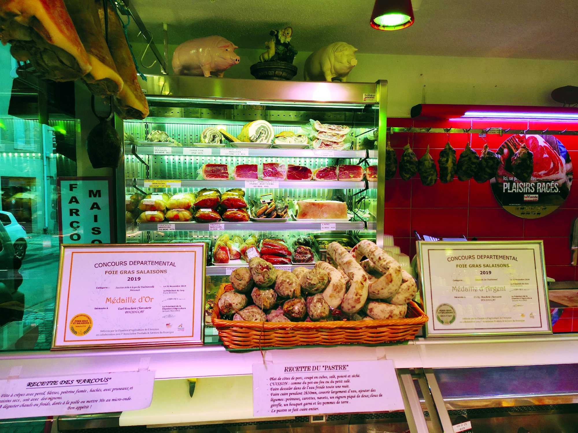 Boucherie charcuterie Poujoulat, Office de Tourisme en Aubrac