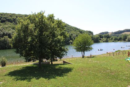 Gîte des berges du lac - vue de la terrasse, OFFICE DE TOURISME DE PARELOUP LEVEZOU