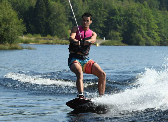 INITIATION ET PRATIQUE DU WAKEBOARD ET DU WAKESKATE