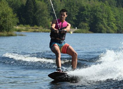 Pareloup Wakecamp  WAKEBOARD WAKESKATE , OFFICE DE TOURISME DE PARELOUP LEVEZOU