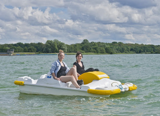 BALADE EN PÉDALO SUR LE LAC