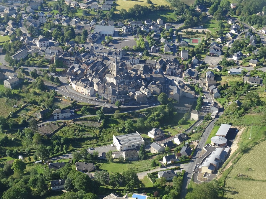 Village, bourg de Salles-Curan