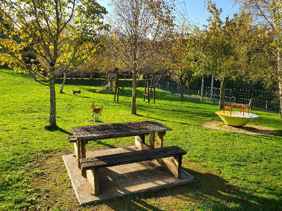 Aire de pique-nique terrain de jeux de Campouriez