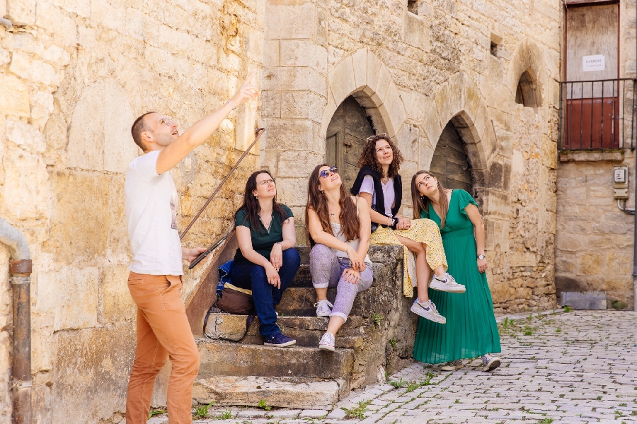 Visite guidée sensorielle de Villeneuve-d'Aveyron