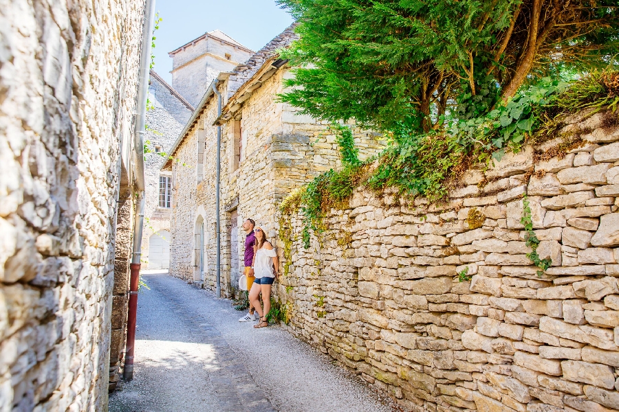 Visite guidée de Villeneuve-d'Aveyron  France Auvergne-Rhône-Alpes Ain Villeneuve 01480