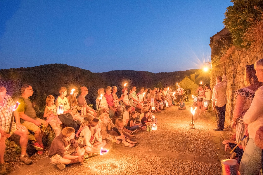 Visite guidée nocturne et contée de Najac avec Sharon Evans