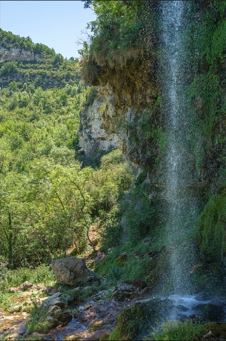 Rando familiale aux Cascades de Creissels au printemps
