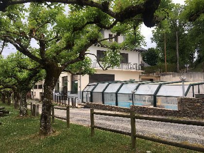 Bâtisse de la piscine et de la salle de jeux, Aux Berges de Pareloup