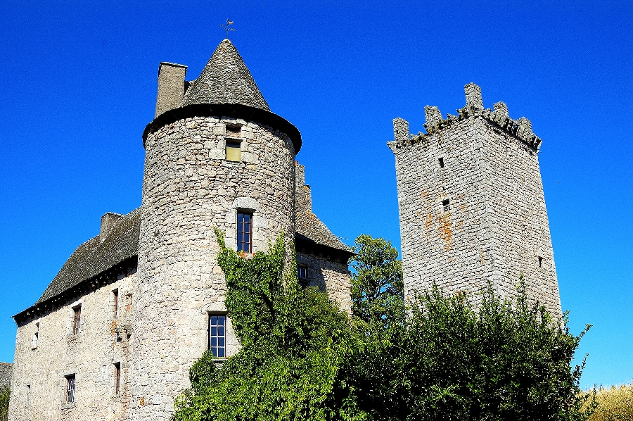 Tour du château de Sénergues