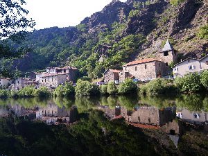 Suivez la guide, le village de Laroque-Bouillac