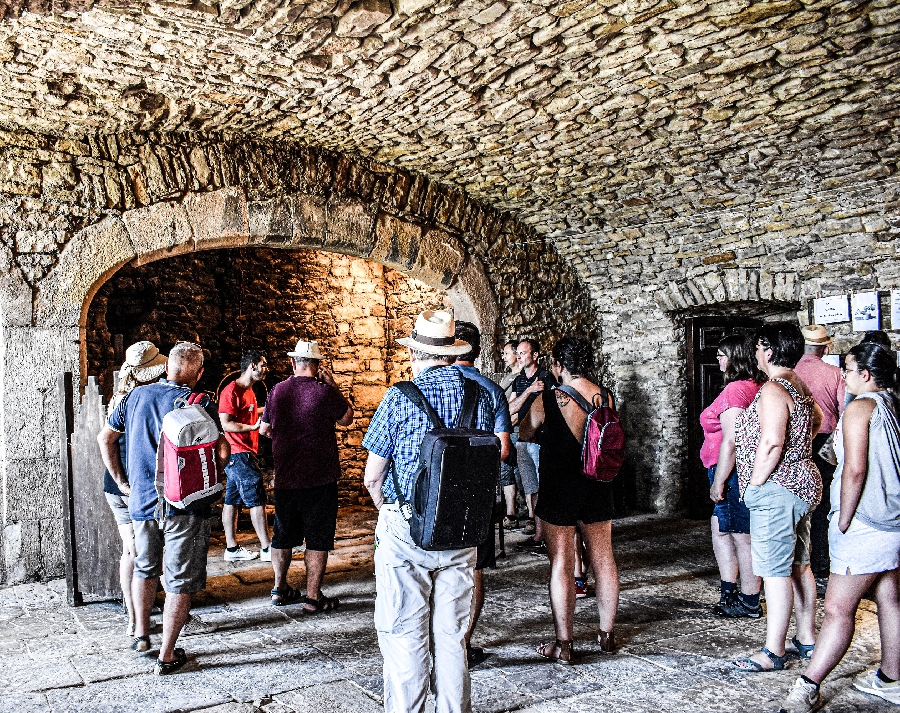 Visite guidée de la cité médiévale et du château de Sévérac ©Office de Tourisme des Causses à l'Aubrac